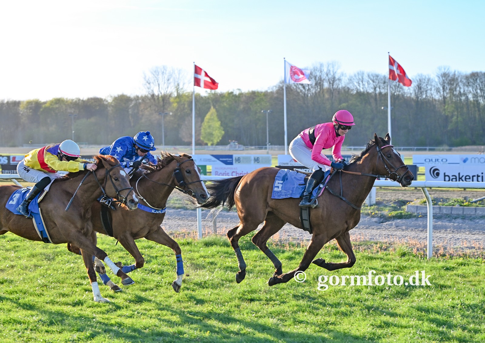 Løbsdag · pink silke